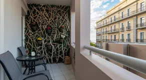 Kentia Modern/Artistic City Apartment - Image 3