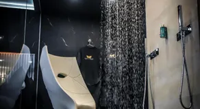 LES SECRETS ROOMS, LOVE ROOM DE LUXE AVEC JACUZZI - Image 2