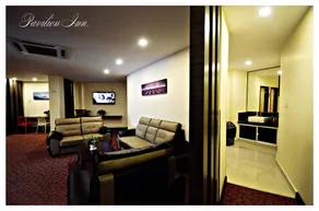 Pavilion Inn - Image 4