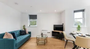 Luxury 2-Bedroom Apartment, Leatherhead, Sleeps 4 - Image 5