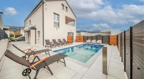 Beautiful Apartment In Kastel Novi - Image 3