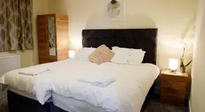 3 Bedroom London Home - Image 2