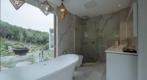 Huazhu Luxury Lakeside B&B - Image 2