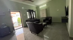 Kings Nest - Service Apartment - Image 4