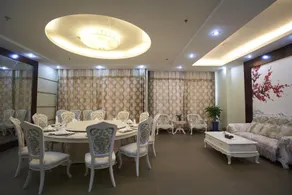 Grand Hotel - Image 4