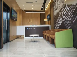 IU Hote Guiyang Olympic Sports Center Huarun Wanxianghui - Image 4