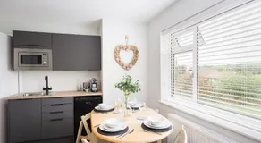 River Retreat Apartment Exeter - River Views & Parking - Image 3