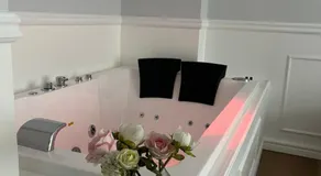 Hotel Barbarella Swimming - Image 4