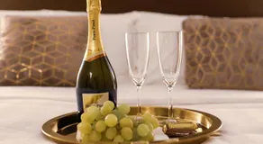 Elegant Rooms Roma - Guest House - Image 2