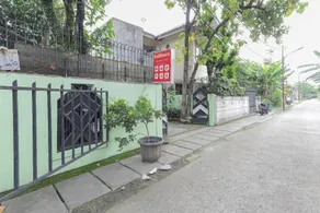 RedDoorz near RS Sari Asih Ciledug - Image 3