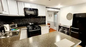 RED DOOR HOUSE - Image 3