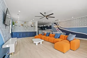 Luxurious Home with Theatre Room - Image 2