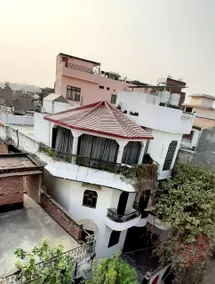 Varanasi River View Holiday Homestay Dormitory and Hostel - Image 3