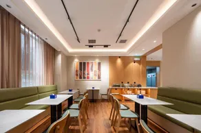Super 8 Collection Hotel (Beijing Capital Airport New International Exhibition Center) - Image 2