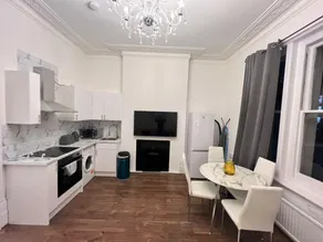 Iconic One Bed Apartment in Chiswick - Image 4