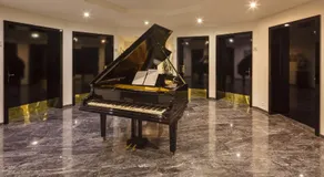 Business Hotel First - Image 4