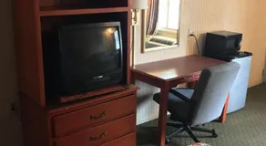 Home Town Inn - Image 4