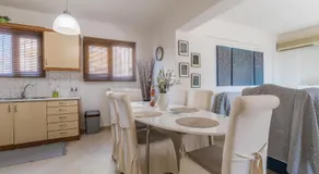 Golden Beach Maisonette Retreat - Image 3