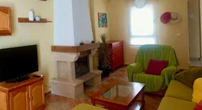 Chalet adosado con azotea andaluza y patio, junto a la playa - Image 2