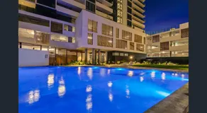 Breakfast & Dinner Included - Top-Floor Apartment Maroochydore CBD - Image 2