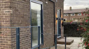 2 Bed apartment Sleeps 3 -Smart Tv -Private garden - Image 3