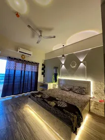 Royal stayss - Image 2