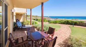 Canal Rocks Beachfront Apartments - Image 5