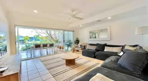 40 Stunning 3 Bedroom On Noosa River - Image 2