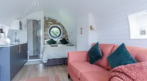 Woody's - 1 Bedroom Pod - Cold Inn - Image 4