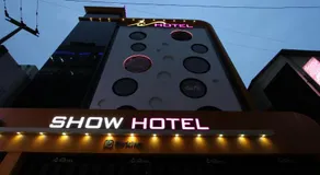 Show Hotel - Image 4