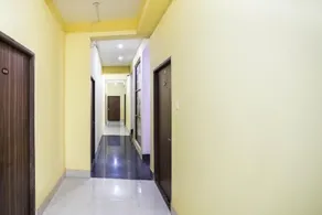 OYO Flagship 76560 Hotel Vanss - Image 3