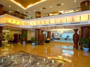 Shiwai Taoyuan Hotel - Image 3