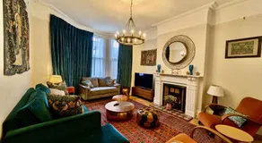 Impressive 5BR family home in Leafy - Image 2