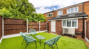 Amazonian Luxury Family Home MCR City Centre Etihad Free Parking - Image 4