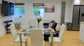 Spacious 2-bed apartment in central Kingston near Richmond Park - Image 4