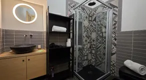Old Town, Spacious Flat by the Sea and WiFi - Image 3