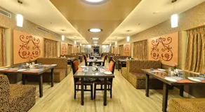 Hotel Gokulam Park - Image 3