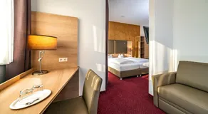 Hotel am Stadtrand - Image 2