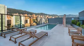 Luxury 2-Bedroom with Balcony & Panoramic City Views in El Poblado - Image 2