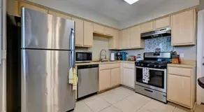 Modern Family Home, Close to Typhoon Texas and Tesla Gigafactory - Image 5