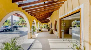 Beach Hotel Cambury - Image 5
