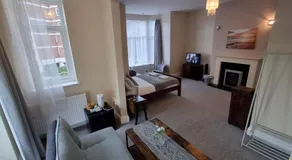 Inn By The Sea, Portsmouth - EN SUITE Rooms with Sea View Possible, parking EV 22kW - Image 2