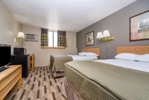 Super 8 By Wyndham Fargo/I-29/West Acres Mall - Image 3
