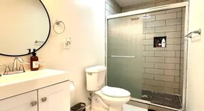 Charming 2BR Retreat-Free Parking - Image 2