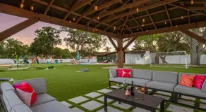 Tropical pop art getaway w Pool & Game Room - Image 5