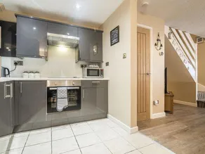 Harry's - 2 Bedroom Holiday Home - Tenby - Image 3