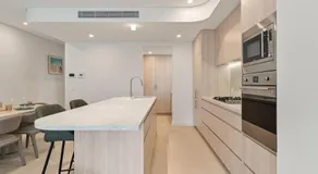 Bayside Luxury Retreat with Pool Near to Cronulla - Image 5