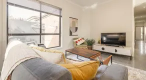 Golden Retreat - Couples Getaway Business stay - Image 2