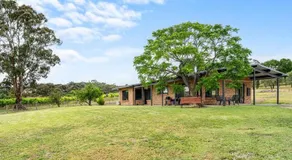 Willunga House - Fireplace Vineyard Views - Image 4