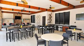 Superbe maison mitoyenne de style « resort » avec 4 chambres et 3 salles de bains, dotée d'une petite piscine – 4686TD - Image 5